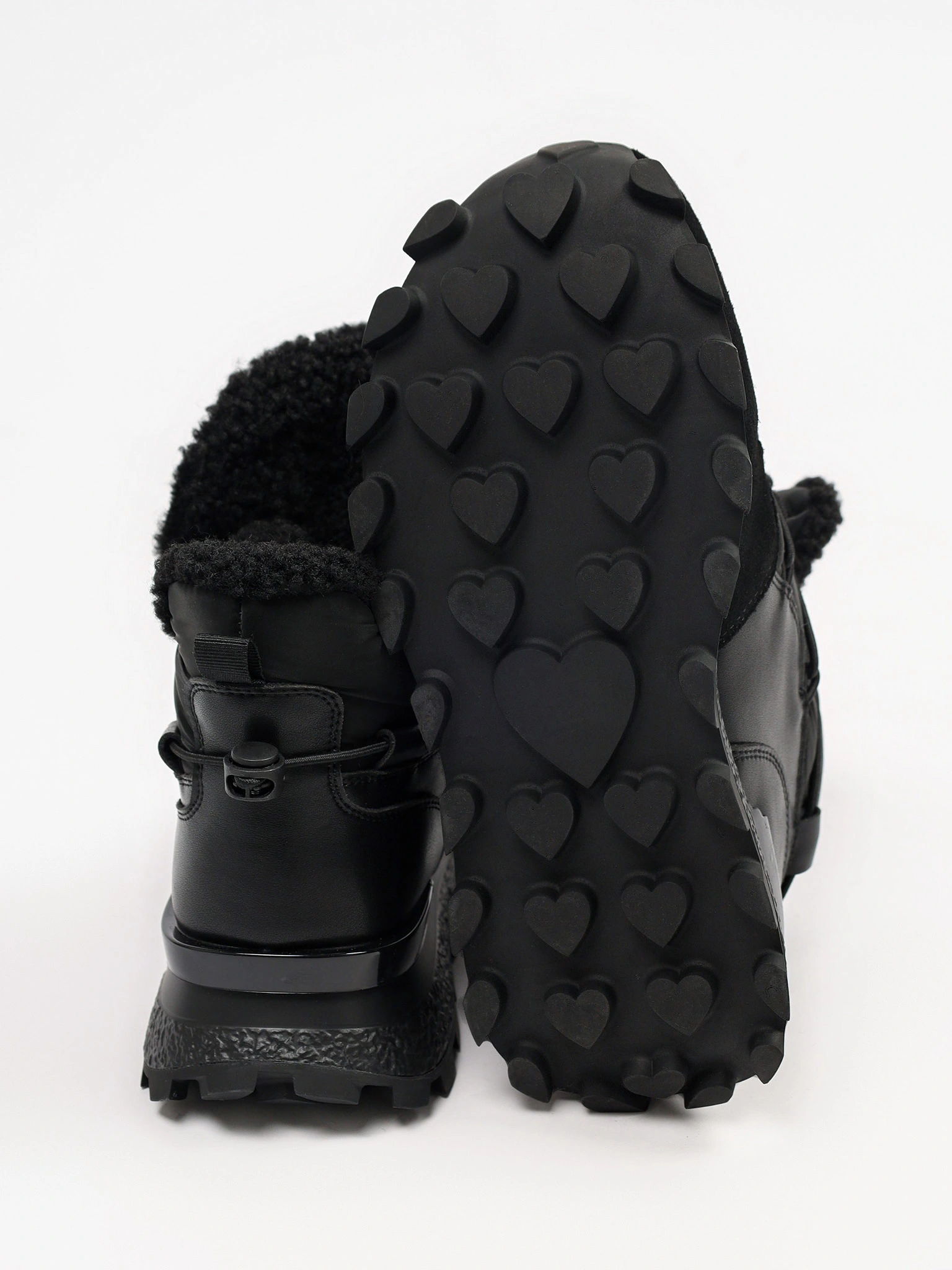 Кроссовки комбинированные черного цвета на рельефной подошве